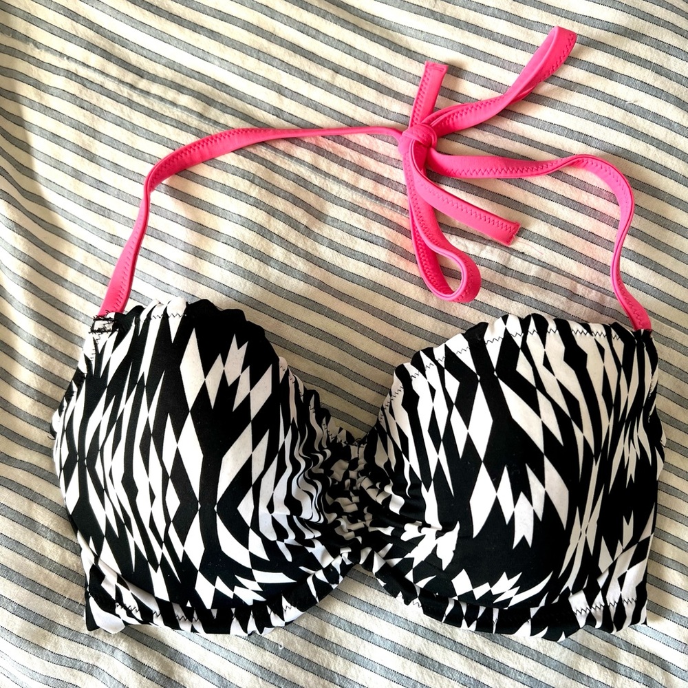 Victoria’s Secret Black & White Geometric Bikini Top